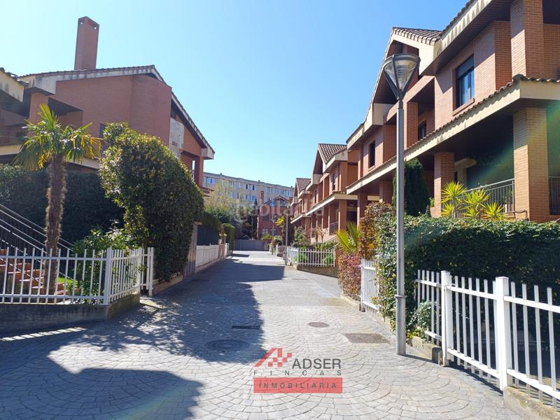 Foto c2c4c3b1-0962-45a3-93bc-e44c3a2b996a. Casa con riscaldamento parcheggio piscina in Logroño