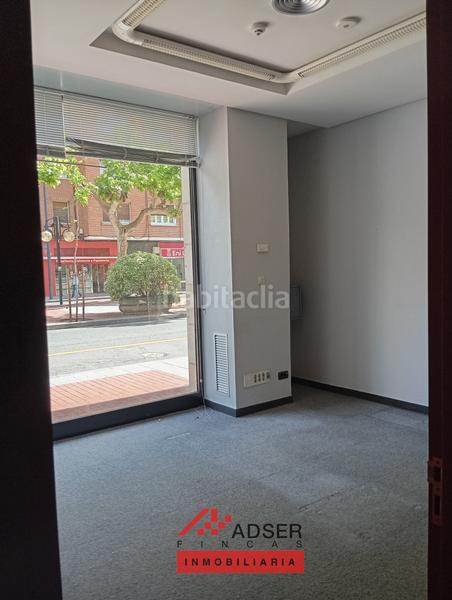 Foto 46dcfb5c-5ad3-4529-b284-90f78b473881. Alquiler local comercial amplio local en venta en zona ayuntamiento en Logroño