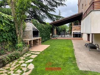 Casa  Logroño - avenida madrid. Adser fincas inmobiliaria presenta en venta chalet pareado de lu