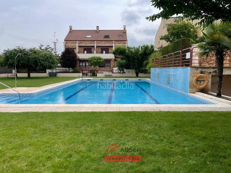 Foto 5d11f789-ee78-4bb6-b7c9-e3011937b393. Casa amb calefacció aparcament piscina a Avenida Madrid Logroño