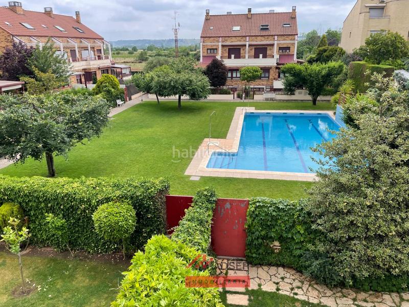 Foto f057c13c-9c63-4c30-8d69-9c0720f3cb4a. Casa amb calefacció aparcament piscina a Avenida Madrid Logroño