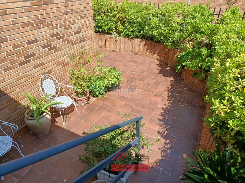 Foto 0a794ac6-5511-46dd-8097-6085c1b17790. Casa exclusiva casa independiente en Avenida Madrid con zona privada y piscina en Logroño