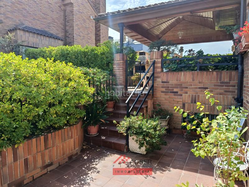 Foto 0c8e6faa-ad8f-4b0c-8176-59bbd140e124. Casa exclusiva casa independiente en Avenida Madrid con zona privada y piscina en Logroño