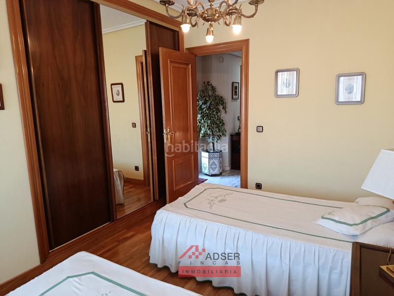 Foto 17d78571-7384-4928-ba27-26fdc7f9fbec. Casa exclusiva casa independiente en Avenida Madrid con zona privada y piscina en Logroño