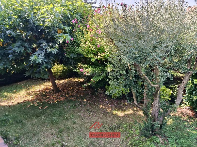 Foto 2f057680-8bdb-40d9-8dbf-e81298f47584. Casa exclusiva casa independiente en Avenida Madrid con zona privada y piscina en Logroño