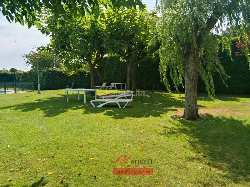 Foto 3d16ccb0-dbb8-411c-a0fa-18191dfa2bf7. Casa exclusiva casa independiente en Avenida Madrid con zona privada y piscina en Logroño