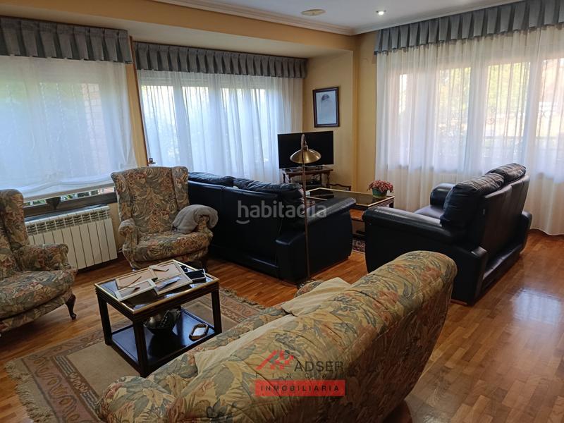 Foto 51f510ec-aae3-4299-ad51-38cc1de081e8. Casa exclusiva casa independiente en Avenida Madrid con zona privada y piscina en Logroño