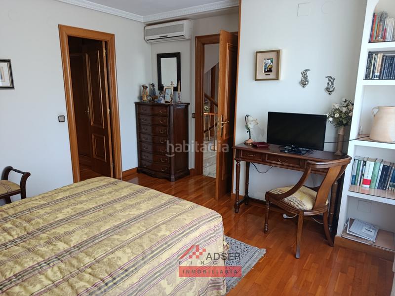 Foto bce9da23-1f46-48ae-8137-79b996dcc831. Casa exclusiva casa independiente en Avenida Madrid con zona privada y piscina en Logroño