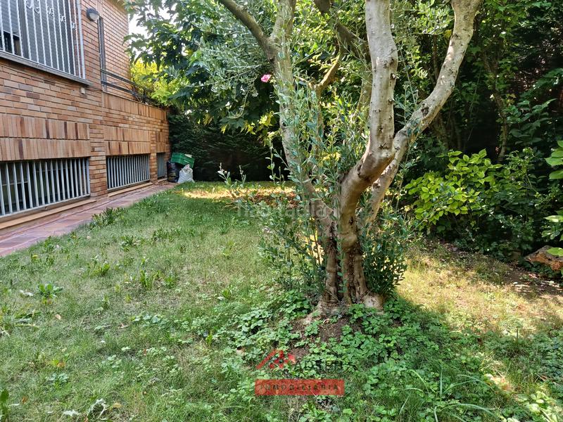 Foto c161dc67-6bd5-4f56-83f8-e2b558815e53. Casa exclusiva casa independiente en Avenida Madrid con zona privada y piscina en Logroño