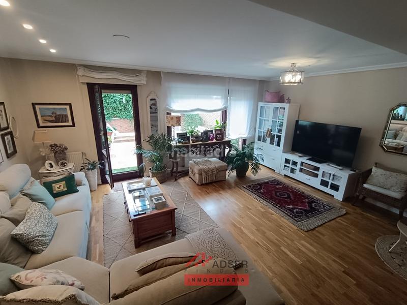 Foto 41ac04a9-7a16-4401-9b8c-db7f07555581. Casa adossada amb calefacció aparcament piscina a Logroño