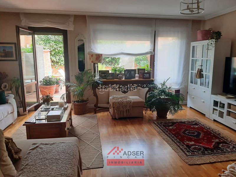 Foto b942d170-5457-4c34-80c4-6bf49bbdd763. Casa adossada amb calefacció aparcament piscina a Logroño