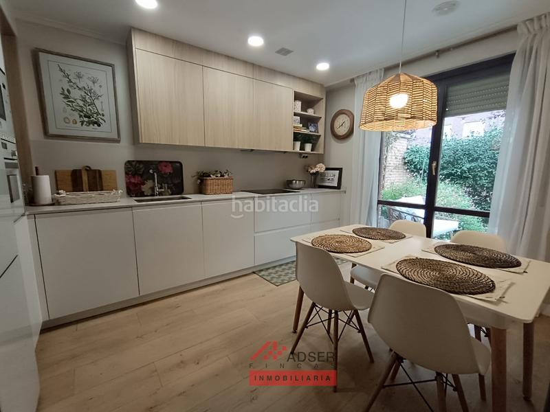 Foto d2f6608f-a792-43ad-bb2a-c31340e5f767. Casa adossada amb calefacció aparcament piscina a Logroño