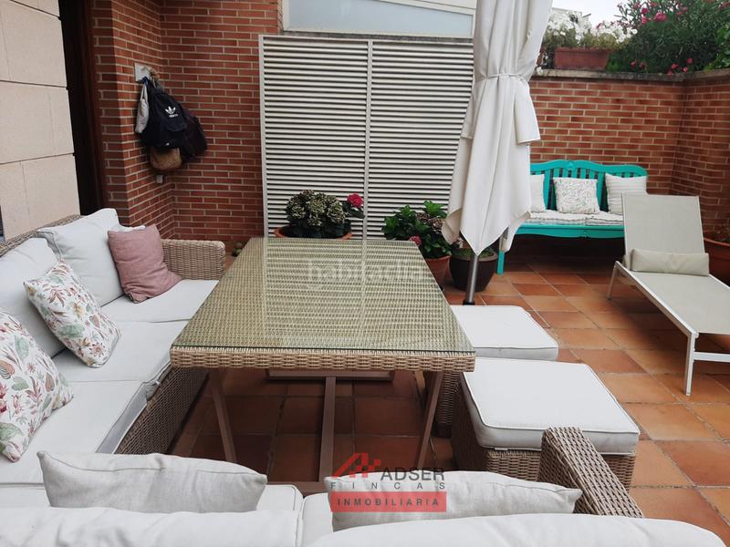 Foto d9b8f9e0-bdd7-48f7-9453-6483cc415d58. Casa adossada amb calefacció aparcament piscina a Logroño