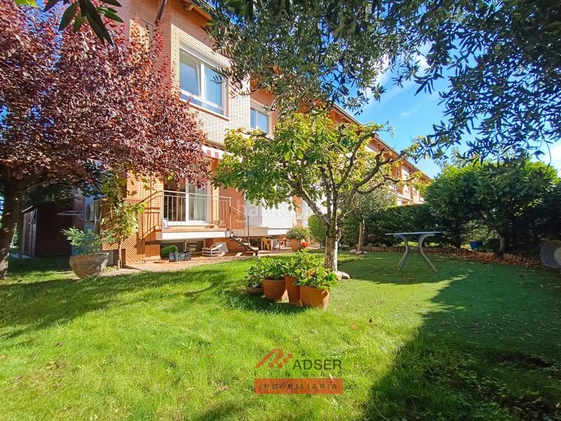 Foto a9bae701-8e07-4b53-9457-ddbcac850114. Casa a schiera con riscaldamento parcheggio piscina in Logroño