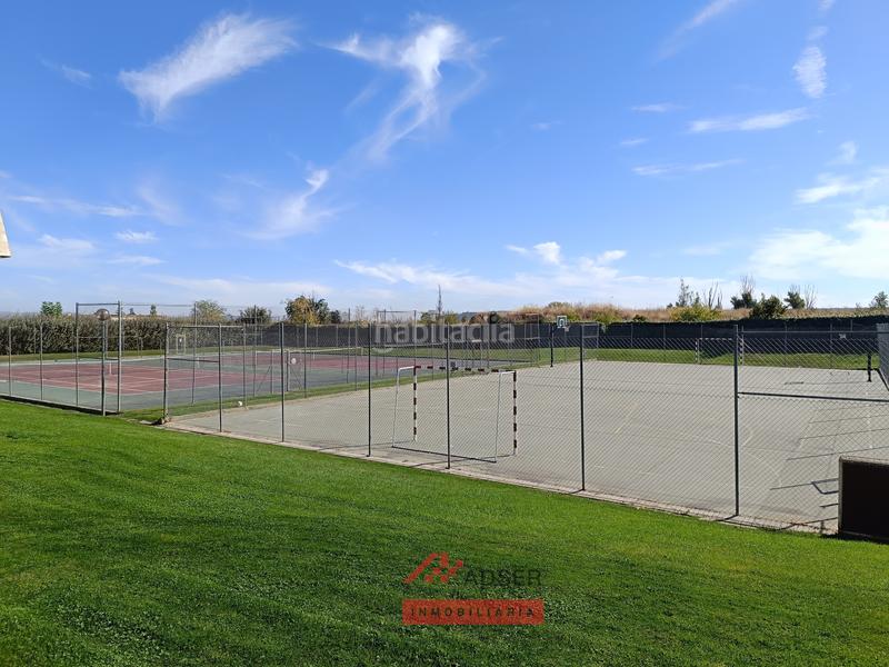 Foto bc328dbd-ec41-4c79-b8f6-333f786500f0. Casa a schiera con riscaldamento parcheggio piscina in Logroño