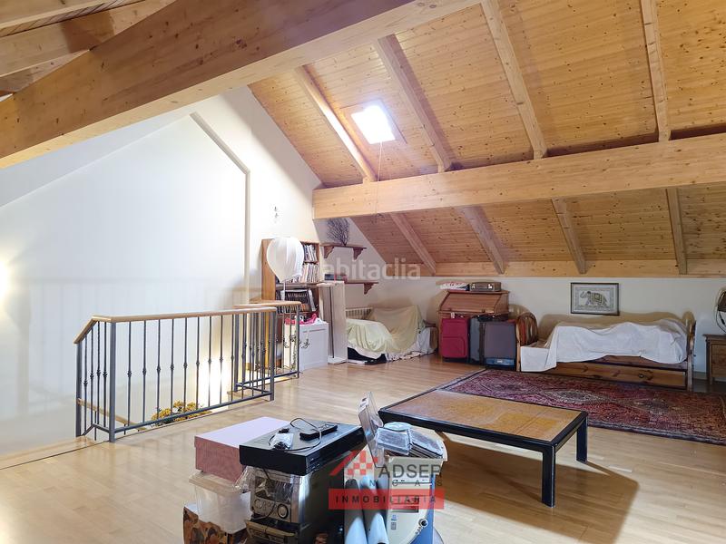 Foto f5fcf732-8b5c-44ab-b5bb-b0fa8ff75ad5. Casa a schiera con riscaldamento parcheggio piscina in Logroño