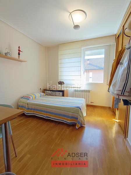 Foto fc8f33f1-f989-4d56-a9a4-72d03e30212d. Casa a schiera con riscaldamento parcheggio piscina in Logroño