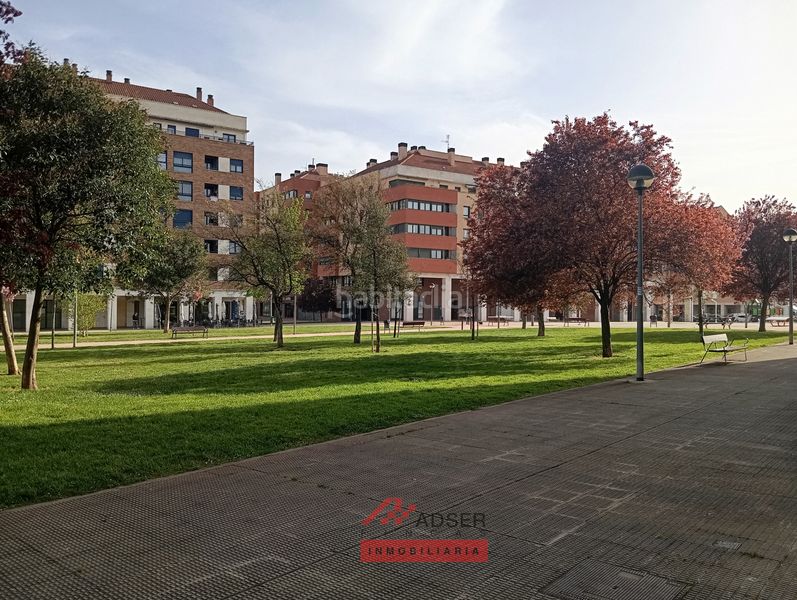 Foto 7447f12b-66a4-4f35-8e3b-34faf59e9e62. Local comercial a Los Lirios Logroño