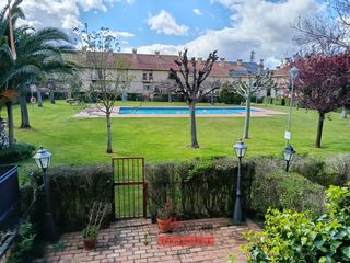 Haus  Lardero - cl castilla. Se vende adosado en villapatro con jardin