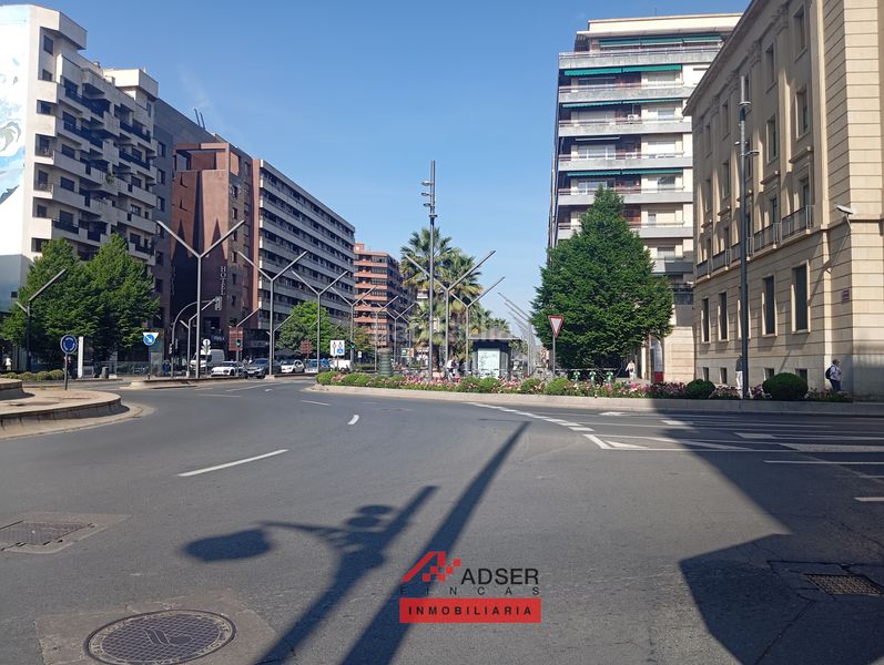 Foto a96daa3f-fbaf-476c-a0b0-706a42658eba. Local comercial a Gran Via Logroño