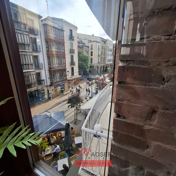 Foto cb778b49-cae8-4a2e-b3b3-95b7aa3272ec. Flat with heating in Casco Antiguo Logroño