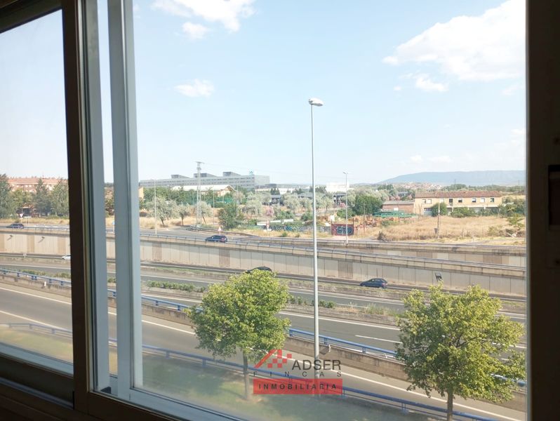 Foto ead46234-79be-4d20-9bcd-8b19b37fca15. Pis amb calefacció aparcament a Cascajos - Piqueras Logroño