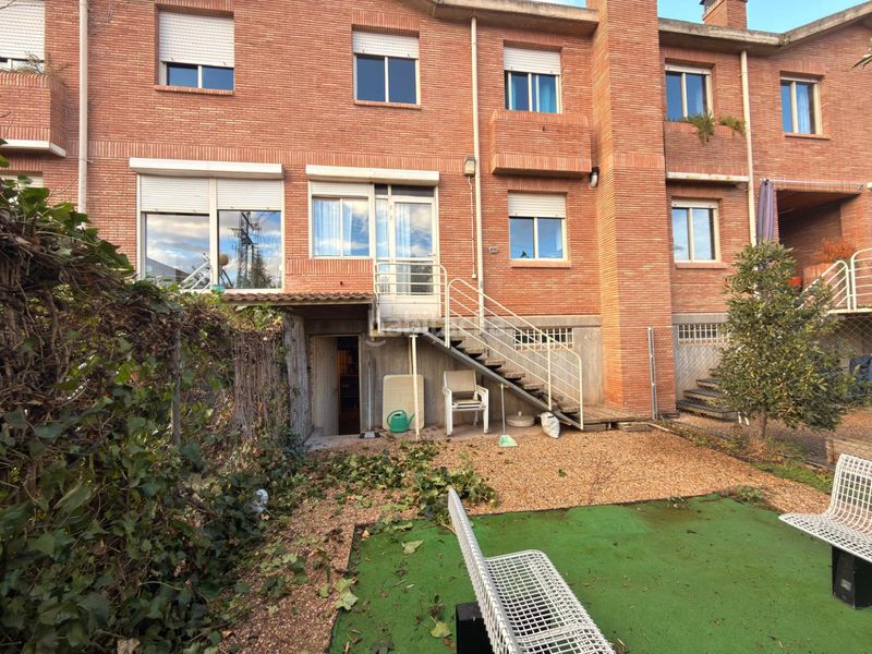Foto ef44a32f-8abe-41ca-8621-0642ae085206. Casa amb aparcament piscina a Avenida Madrid Logroño