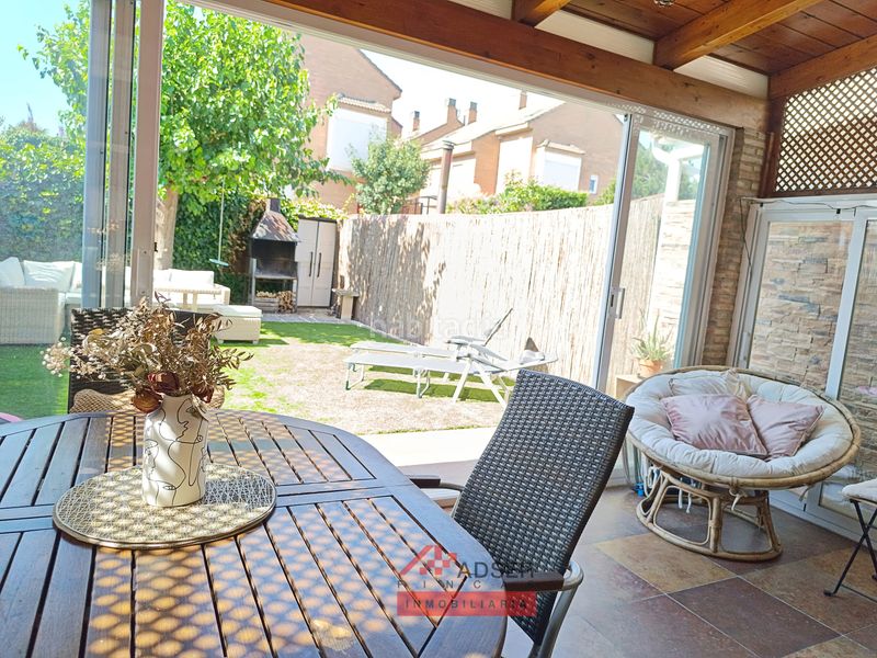 Foto 0f6947a3-9513-401d-95bf-6a7c549c9e84. Casa adossada amb calefacció aparcament piscina a Lardero