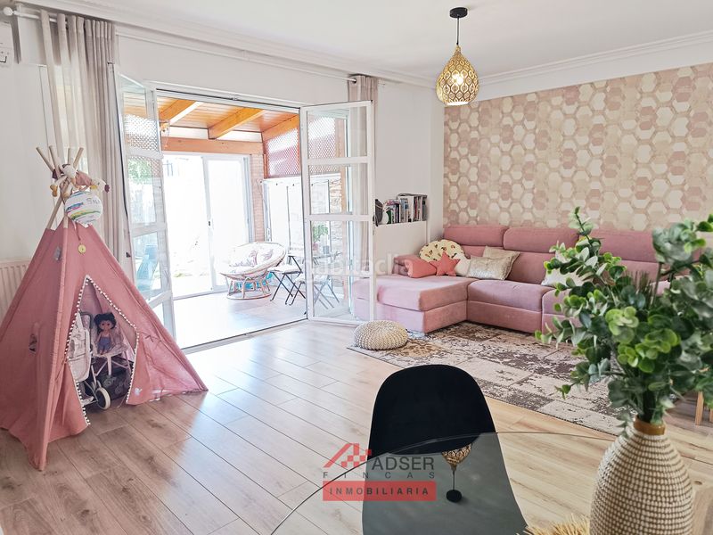 Foto ce0c8c5d-7faf-4224-9d59-ea2af0d99009. Casa adossada amb calefacció aparcament piscina a Lardero