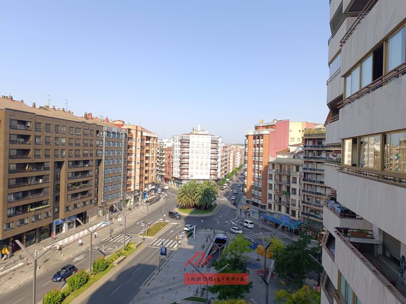 Foto f6e7f9bd-4624-4c95-8c10-6fed100b73b4. Flat with parking in Gran Via Logroño