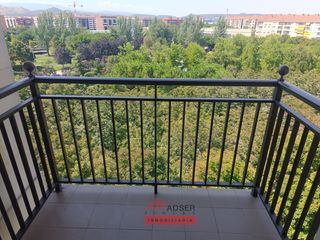Appartamento  Logroño - parque san adrian. Piso 4 dormitorios 2 baños, dos trasteros, garaje y piscina.