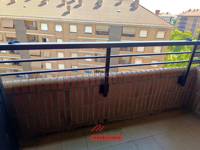 Foto 8e3005a1-9d37-4b9d-ae96-29d7f501e7ca. Pis amb calefacció aparcament piscina a San Adrián Logroño