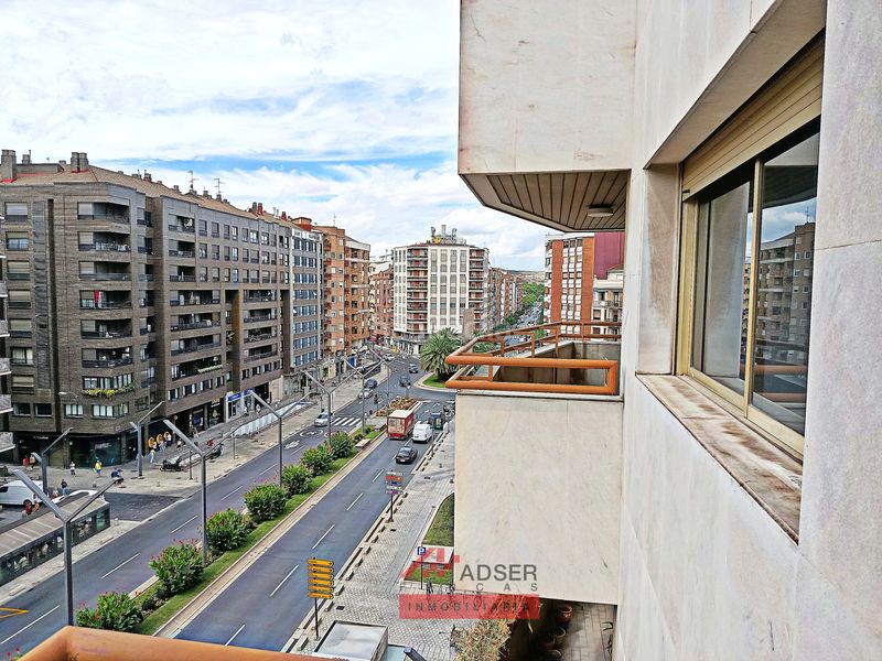 Foto 87d0f68c-0de7-48d0-b1aa-ab654e1b66f4. Pis amb calefacció aparcament a Gran Via Logroño
