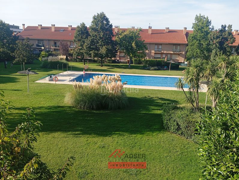 Foto 0e76bef6-0352-47e4-bc36-cc44d2d914a6. Casa amb calefacció aparcament piscina a Lardero