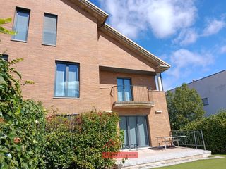 Towny house  Navarrete - leza. Chalet pareado en navarrete 4 dormitorios 4 baños bodega y ampli