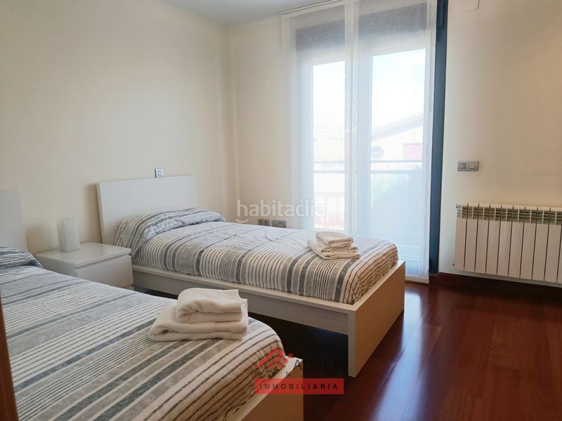 Foto c9af8893-aa25-4f5d-acc7-720741bb2bdd. Casa aparellada amb calefacció aparcament piscina a Navarrete
