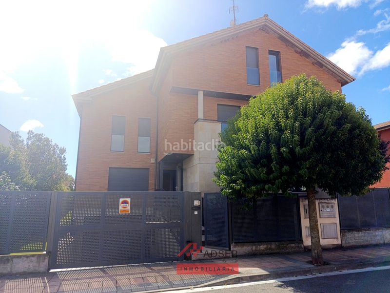Foto f59dca19-d4a6-422d-9062-036a3dda5d88. Casa aparellada amb calefacció aparcament piscina a Navarrete