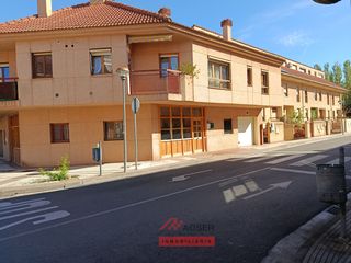 Semi detached house  Lardero - cervantes. Adosado villapatro 5 dormitorios con jardin y bodega.