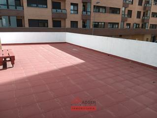 Casa  Lardero - jorge manrique. Casa con jardín ubicada en una zona tranquila de lardero, esta p