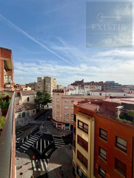 Foto 03b90758-e565-496b-a160-217b21ced678. Àtic a Centro Palencia