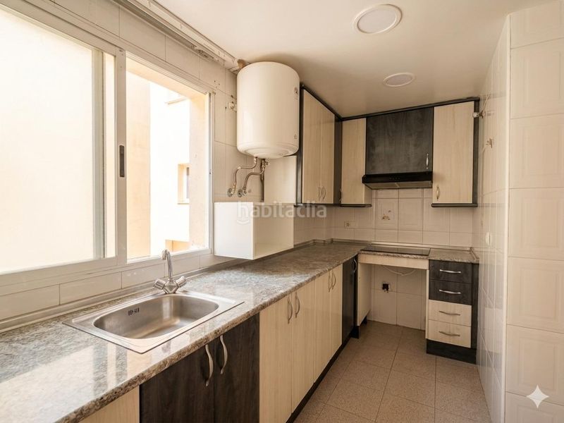 Foto b67359a0-c27c-490a-a8fa-ec3be3848203. Rent flat with parking in Centro Elda