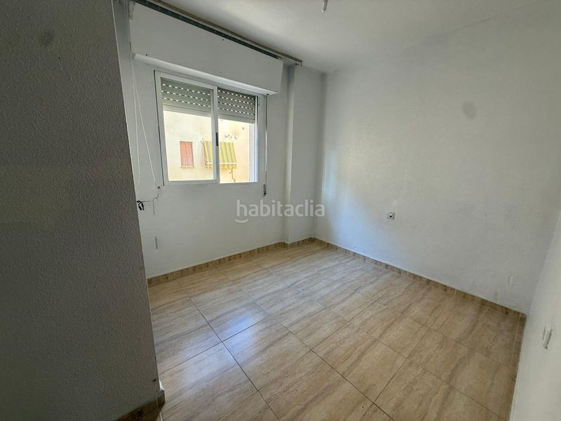 Foto b7e251fe-ca0b-48a4-af9d-bfdb1d65e762. Rent flat with parking in Centro Elda