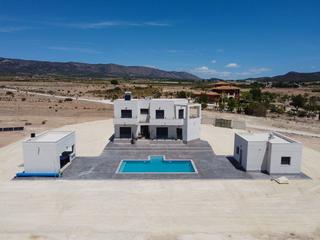 Chalet à Novelda. Precio actualizado 2404 esta es una gran oportunidad para adquir