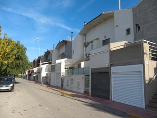 Casa adossada  Calle roque garcia baeza. Vivienda adosada (propiedad ocupada, información en descripción)