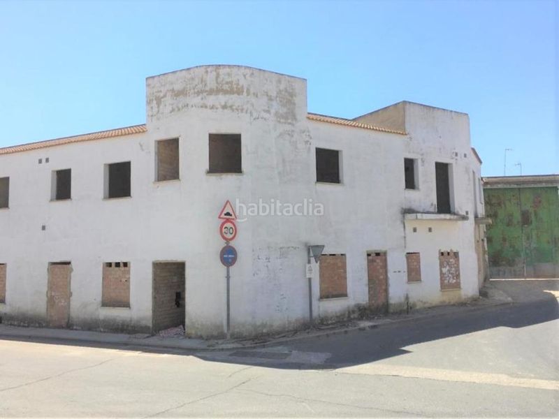 Foto 5d2c2fa7-7eab-4b2e-ab3d-f5bc28d5e745. Edifici a avenida de la libertad 1 a Paterna del Campo