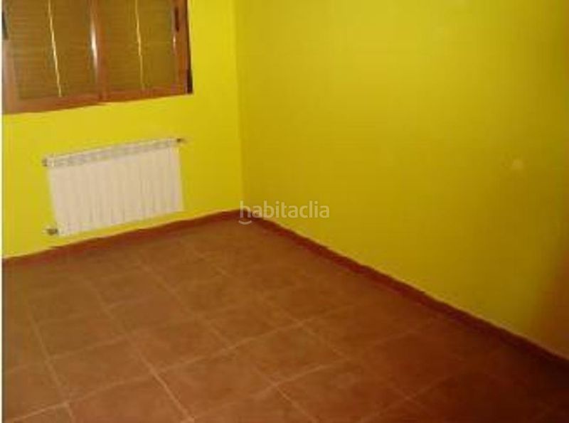 Foto fd80af1d-7474-4a3a-b0f2-b528d749a586. Casa adossada amb aparcament a Escalona