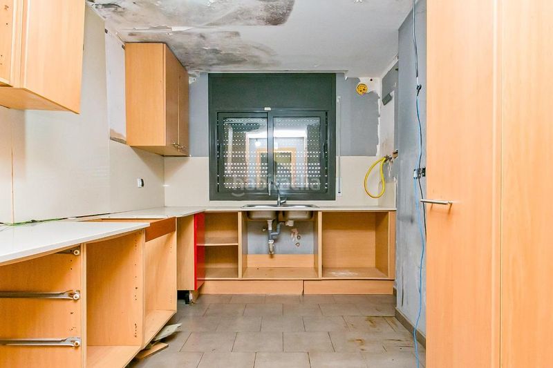 Foto b3e3907d-e5cd-4e31-a661-614e96483347. Edificio in Gelida