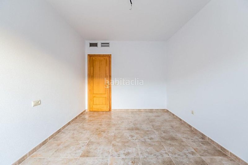 Foto 1c19be5d-4778-4a1e-98f4-27b43d1e5b2b. Casa adossada amb aparcament a Plaza de la Luz Ejido (El)
