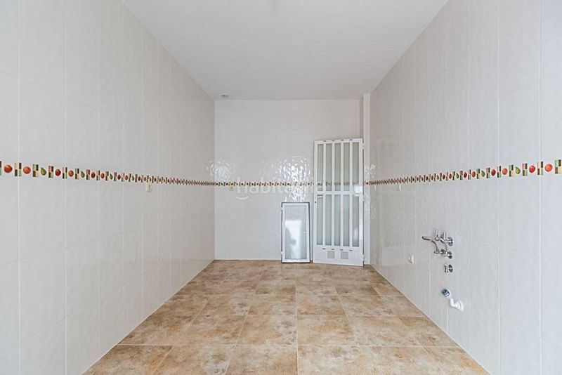 Foto 85d6d0ee-1349-4973-9ffe-84a01035101a. Casa adossada amb aparcament a Plaza de la Luz Ejido (El)