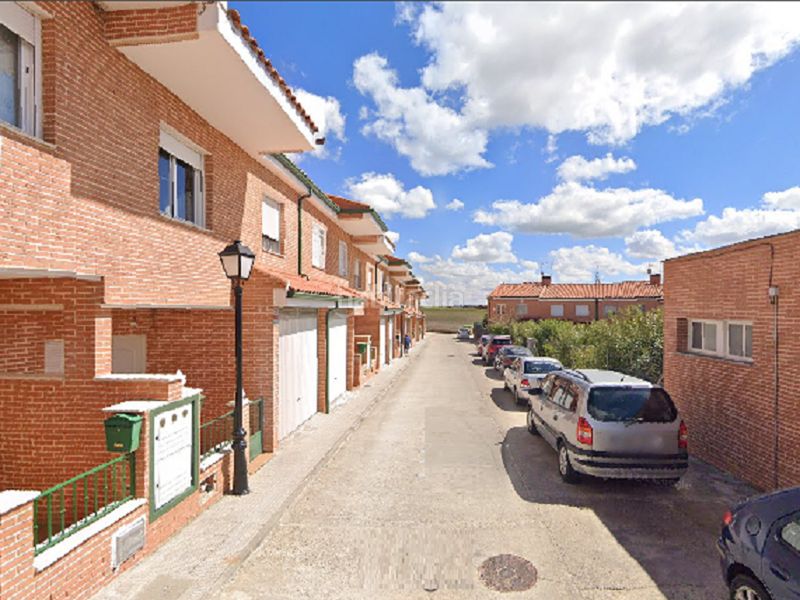 Foto 2d9e6ece-3249-4152-acde-150341612374. Casa adossada amb aparcament piscina a Hormigos
